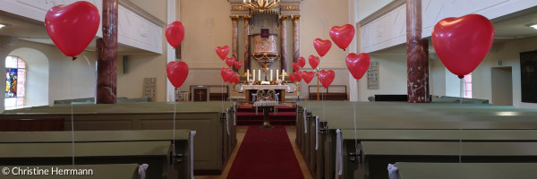 Geschmückte Lorenzkirche für die Aktion "Einfach Heiraten"